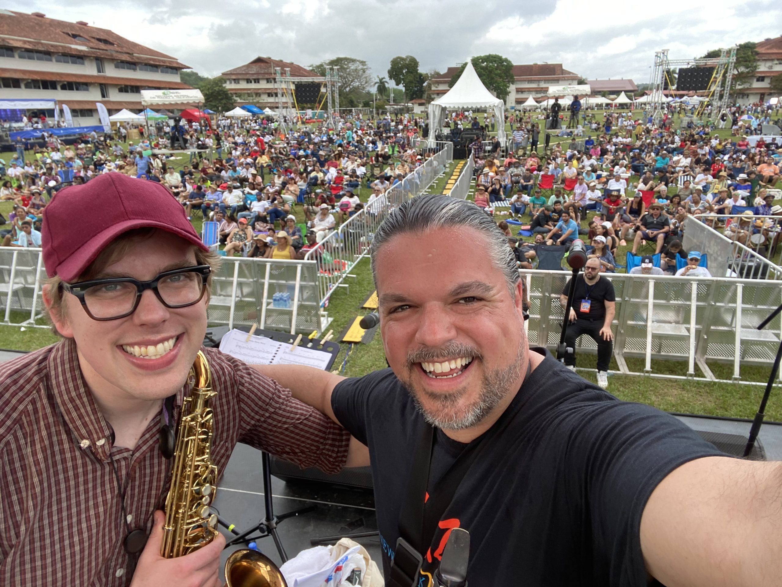 Panama-plaza-concert-stage-selfie-scaled.jpeg